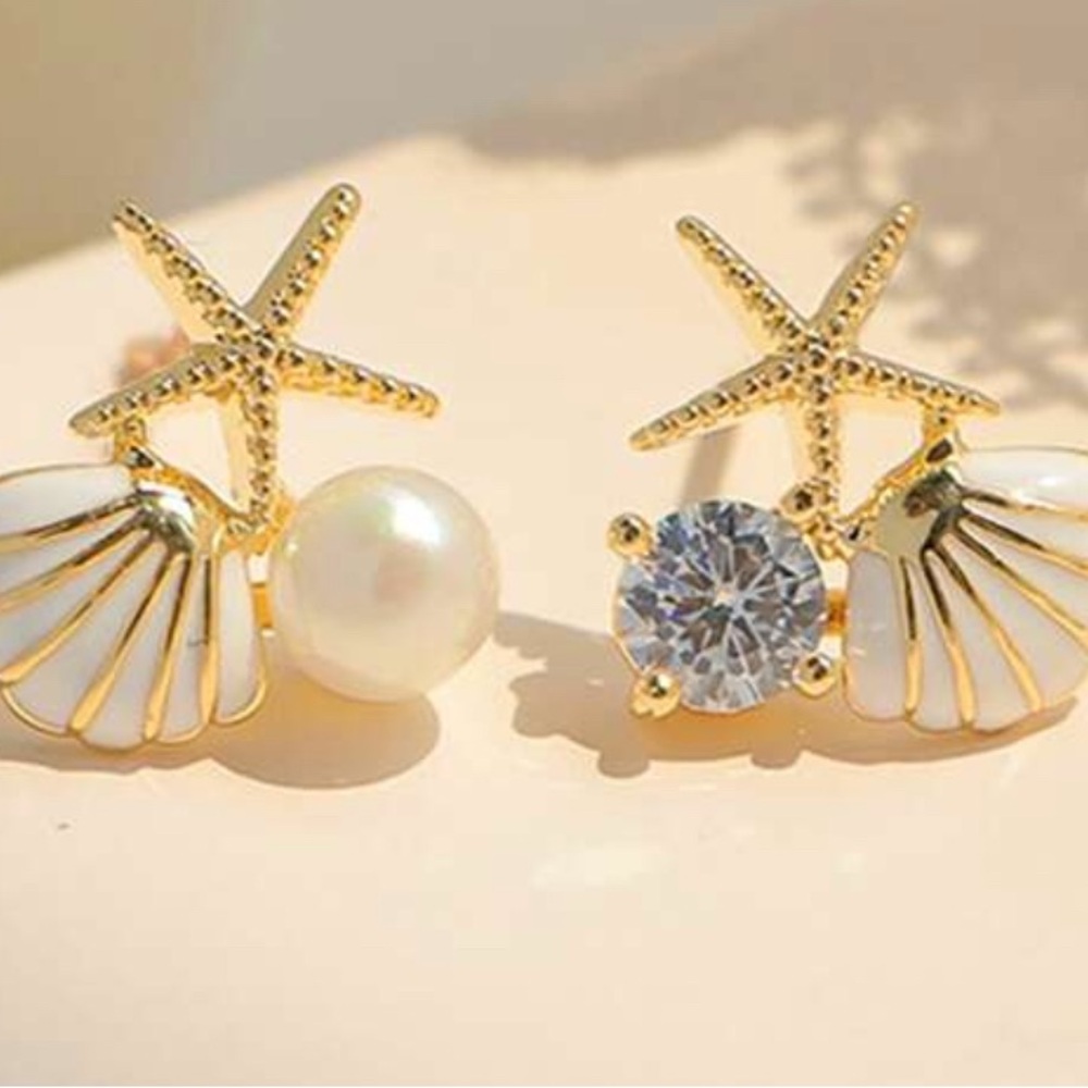 Gold Starfish and Shell Earrings